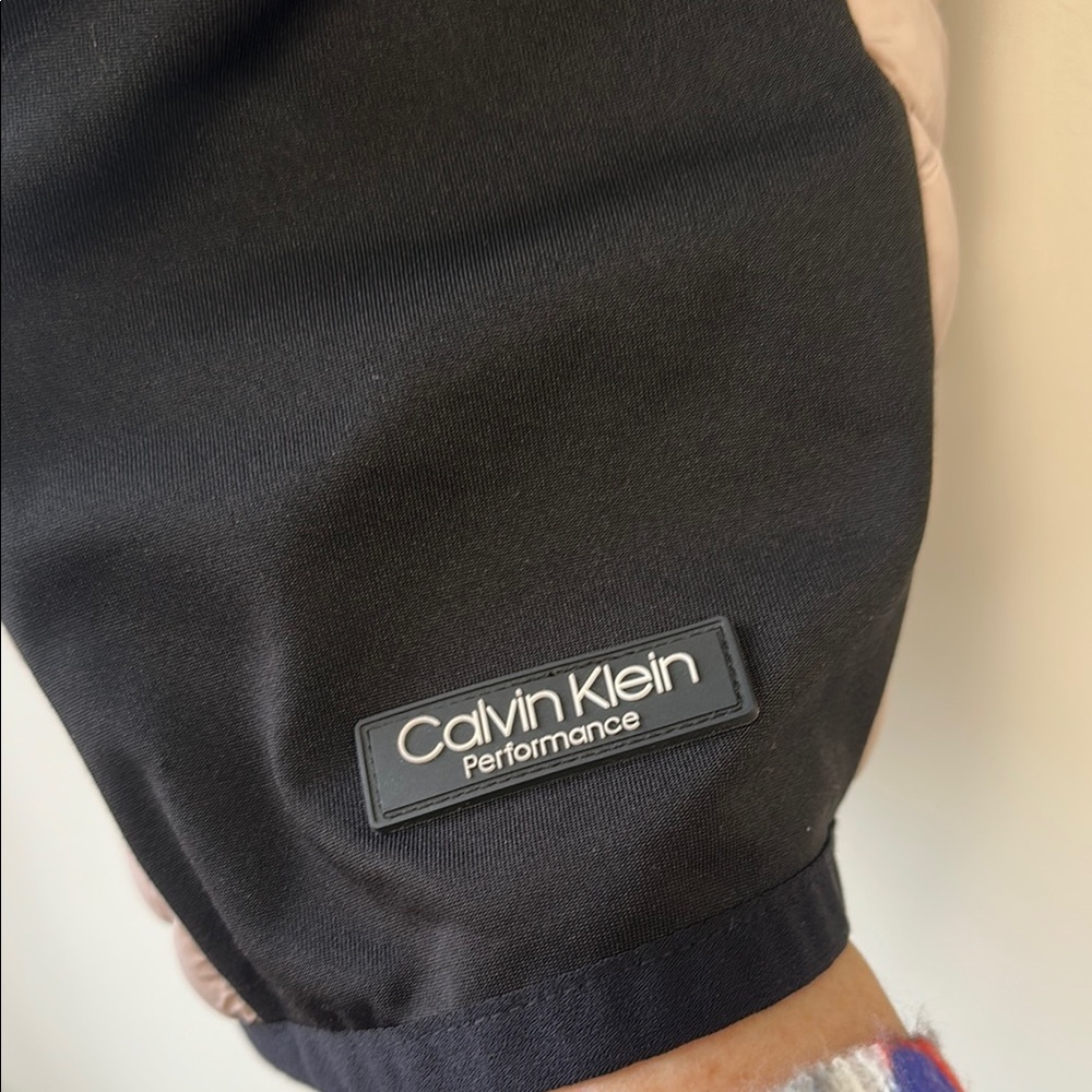 Calvin Klein Sz Medium Black and Tan Puffer Vest - Picture 6 of 11
